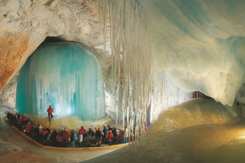 The world's largest ice cave in Werfen (© Österreich Werbung/ Eisriesenwelt)